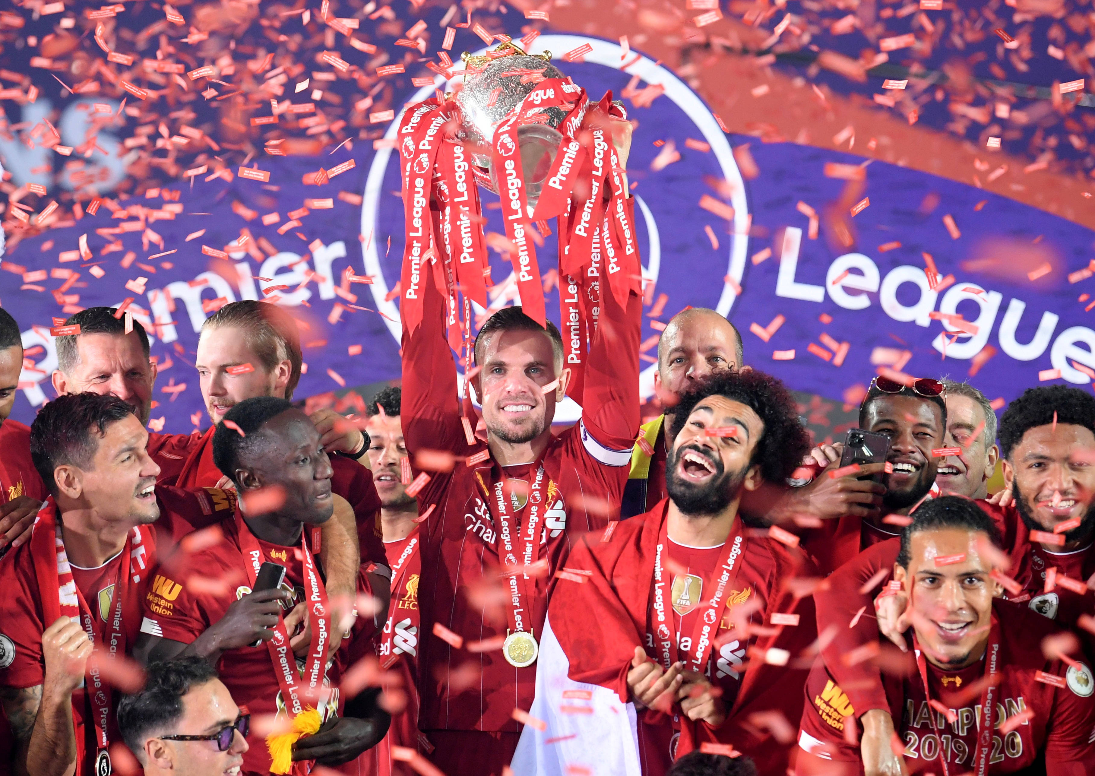 却依赖他在 却依赖他在